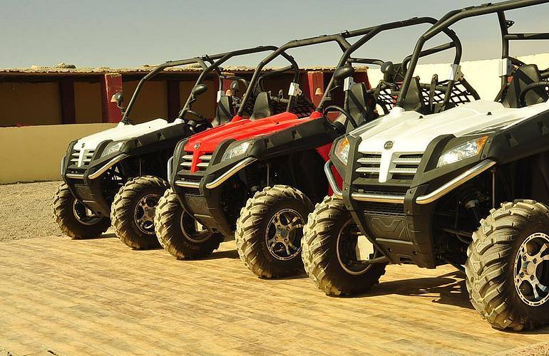 Buggy Fahren am Nachmittag durch die Wüste von Marsa Alam