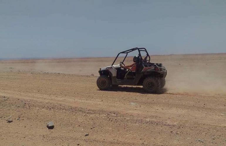 Buggy Fahren am Nachmittag durch die Wüste von Marsa Alam