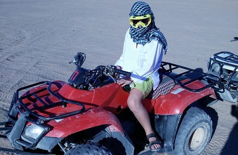 Kombi-Wüstentour in Marsa Alam: Quad, Jeep und Kamelreiten