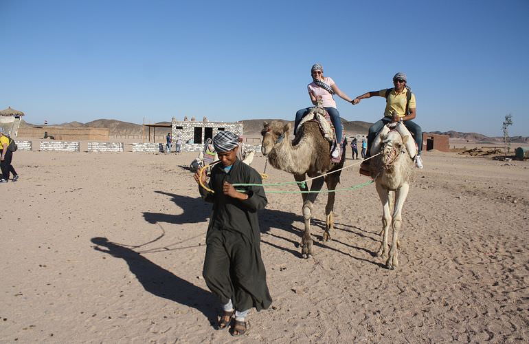 Quad Safari am Morgen in Marsa Alam mit Kamelreiten im Beduinendorf